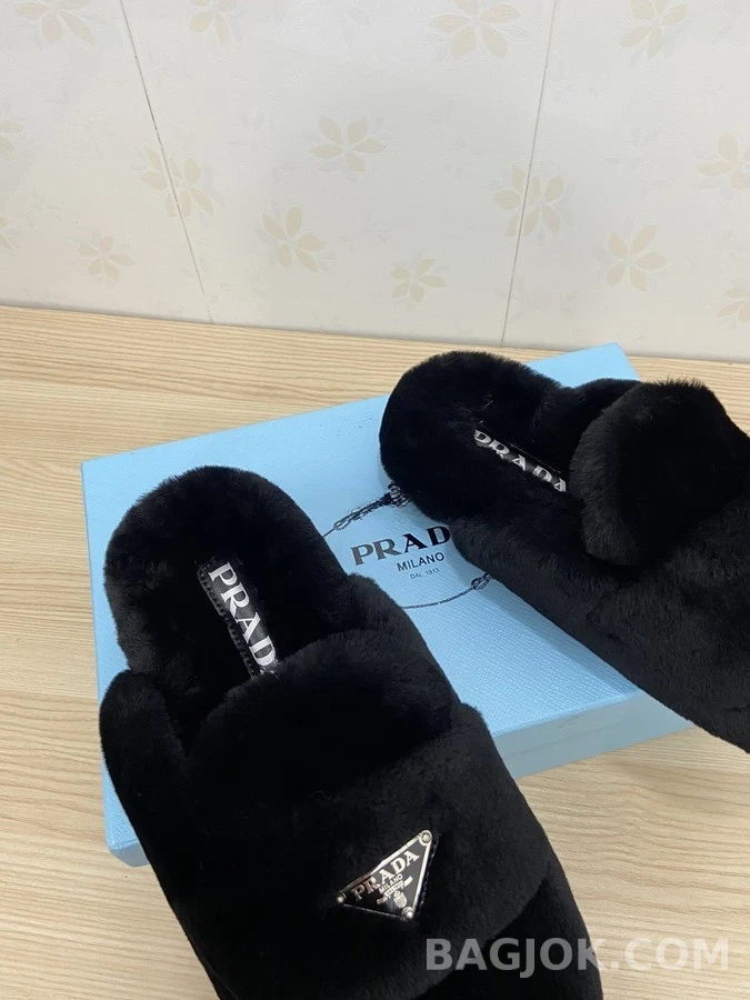 프라다 프라다 삼각 로고 퍼 슬리퍼 블랙 상세 이미지