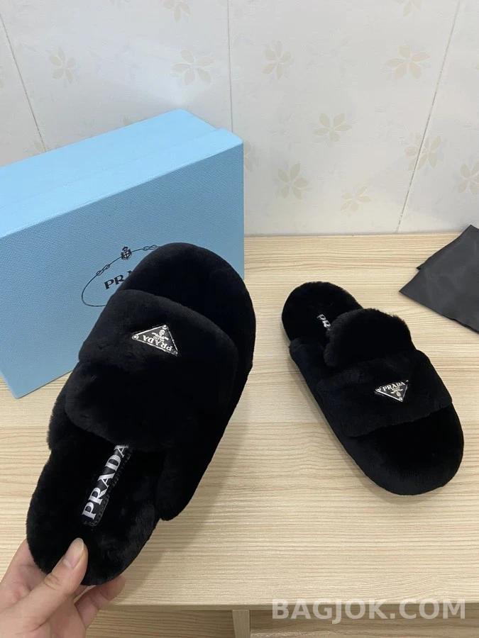 프라다 프라다 삼각 로고 퍼 슬리퍼 블랙 상세 이미지