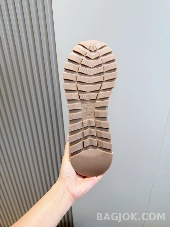  브루넬로 쿠치넬리 스웨이드 스니커즈 상세 이미지