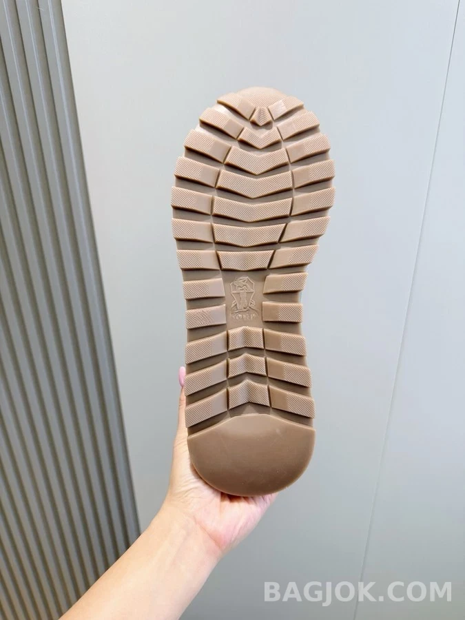  브루넬로 쿠치넬리 스웨이드 스니커즈 상세 이미지