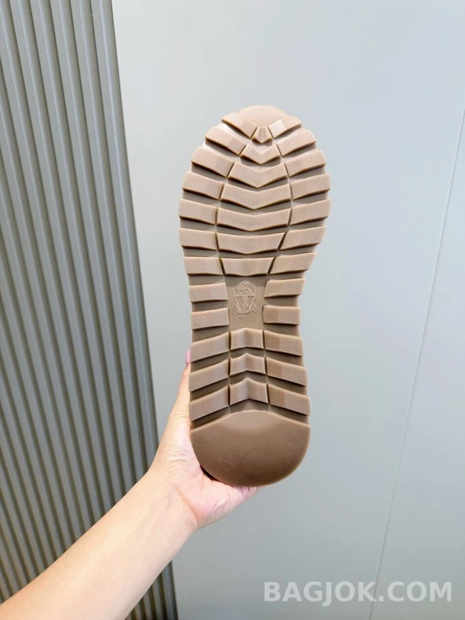  브루넬로 쿠치넬리 스웨이드 스니커즈 상세 이미지
