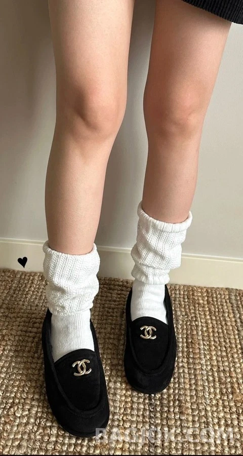 샤넬 샤넬 로고 스웨이드 퍼 로퍼 블랙 상세 이미지