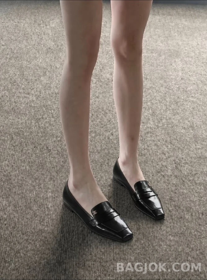 샤넬 샤넬 로고 스퀘어토 로퍼 상세 이미지