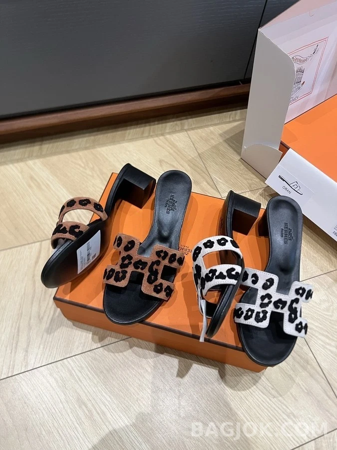 에르메스 에르메스 레오파드 H 로고 블록힐 샌들 상세 이미지