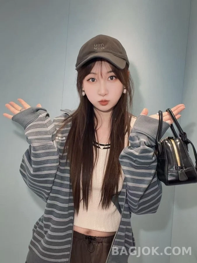 미우미우 미우미우 스트라이프 집업 자켓 상세 이미지