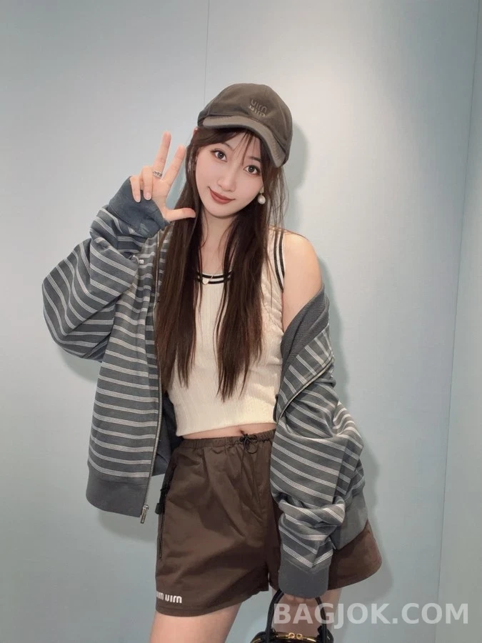 미우미우 미우미우 스트라이프 집업 자켓 상세 이미지