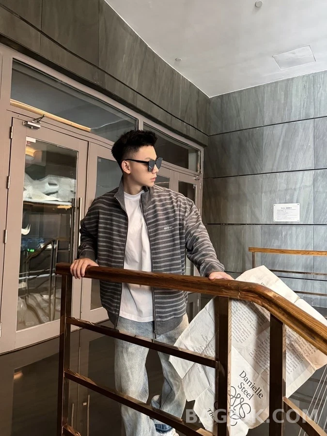 미우미우 미우미우 스트라이프 집업 자켓 상세 이미지