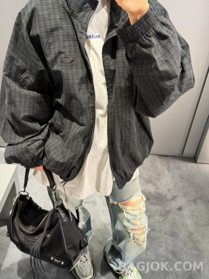 발렌시아가 발렌시아가 그레인 체크 로고 자수 자켓 상세 이미지