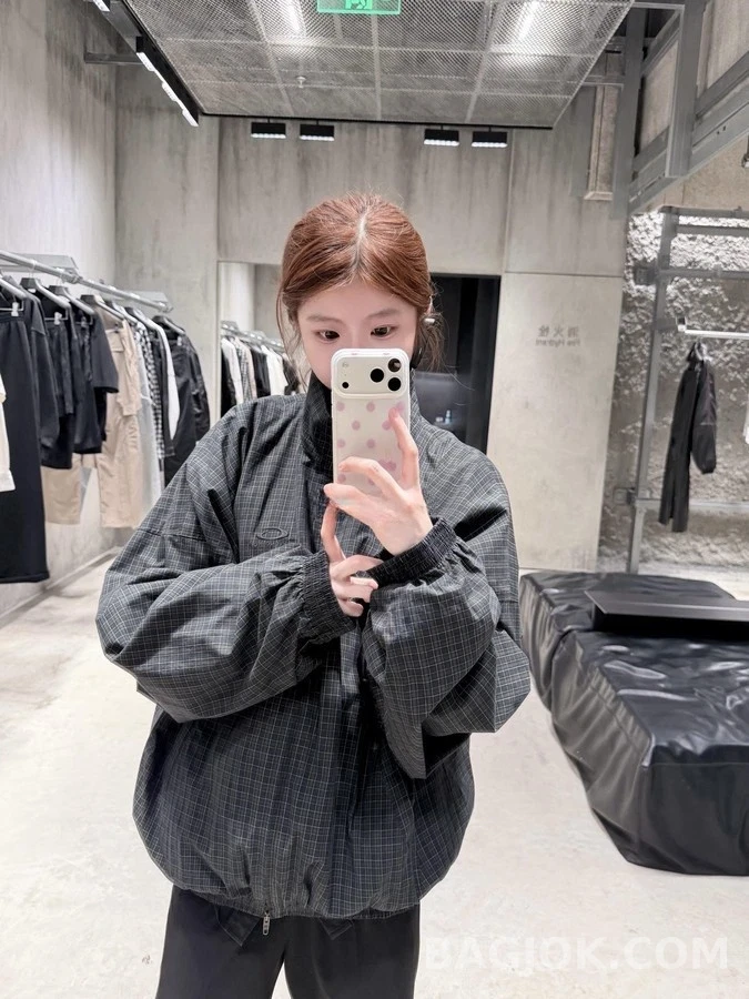 발렌시아가 발렌시아가 그레인 체크 로고 자수 자켓 상세 이미지
