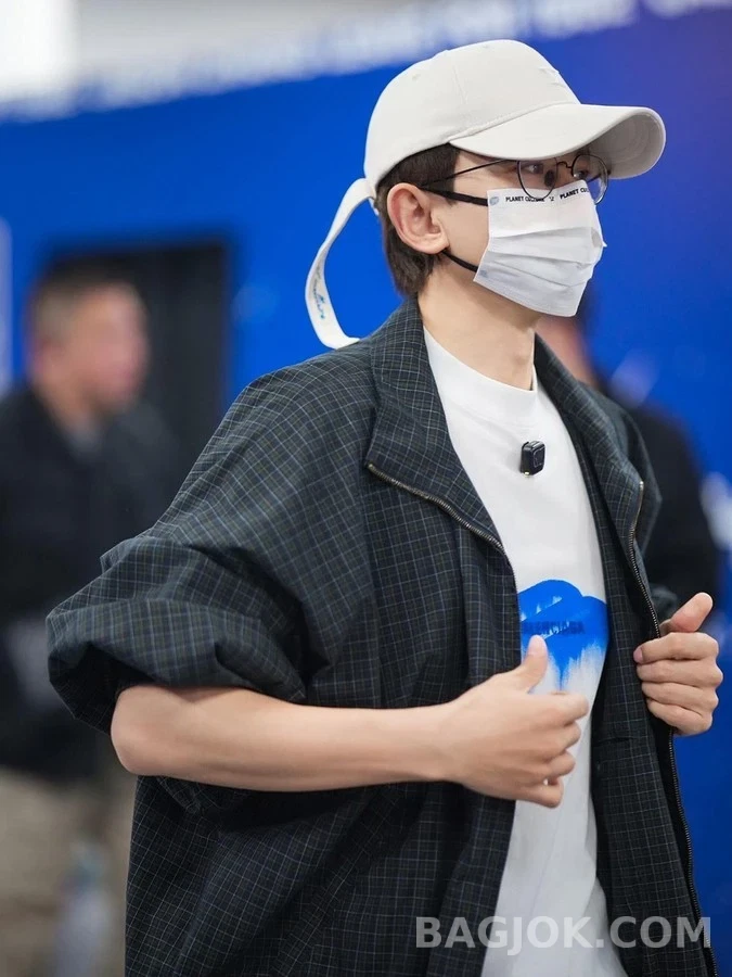 발렌시아가 발렌시아가 그레인 체크 로고 자수 자켓 상세 이미지
