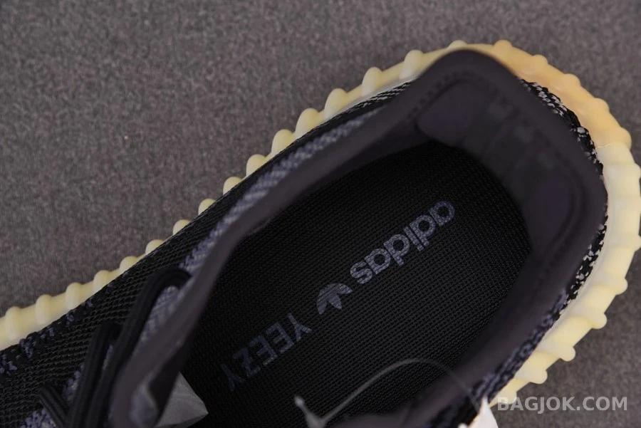  이지 부스트 350 V2 카본 상세 이미지