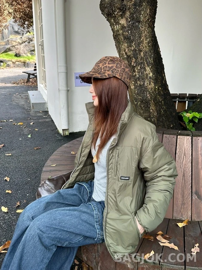 미우미우 미우미우 로고 패딩 자켓 상세 이미지