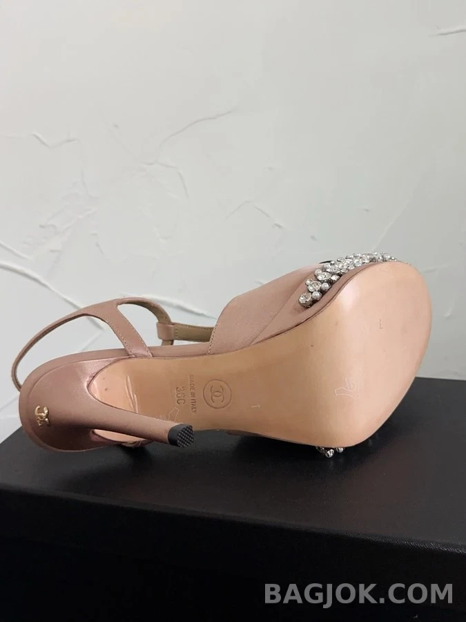 샤넬 샤넬 T스트랩 캡토 크리스탈 힐 상세 이미지