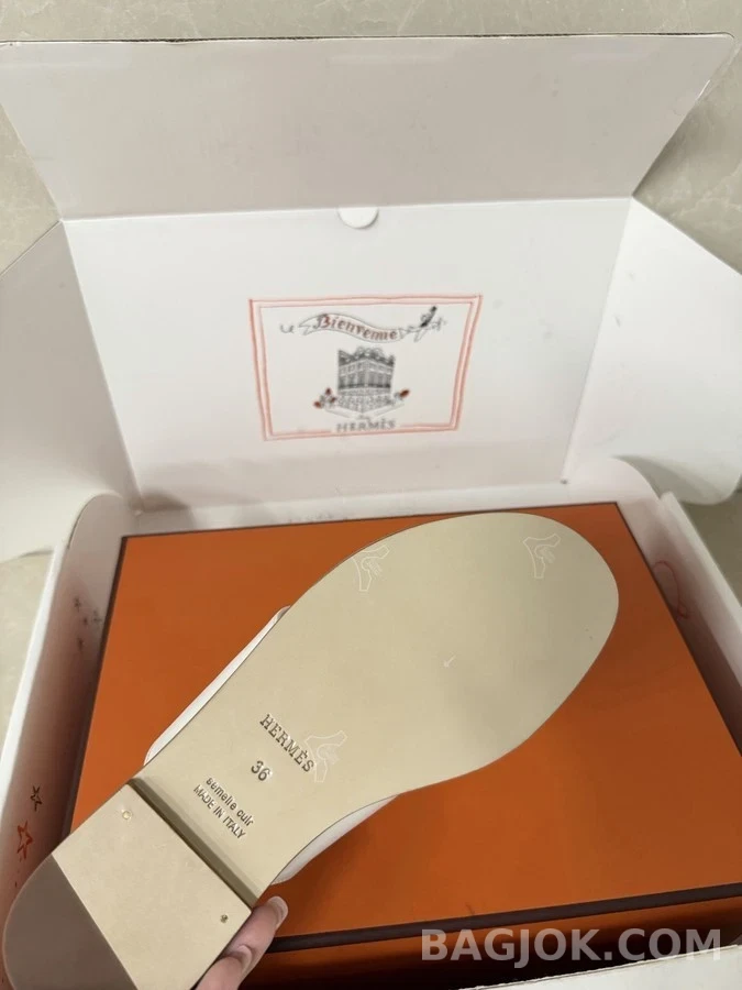 에르메스 에르메스 더블 스트랩 엠보싱 슬리퍼 상세 이미지