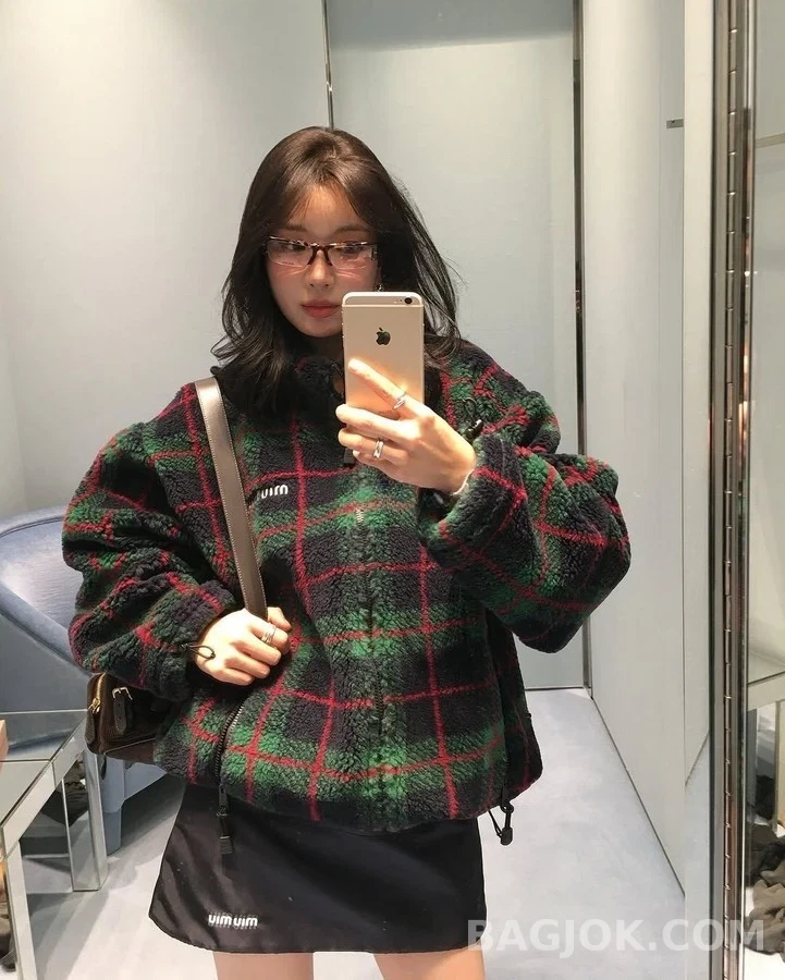 미우미우 미우미우 체크 테디 플리스 자켓 상세 이미지