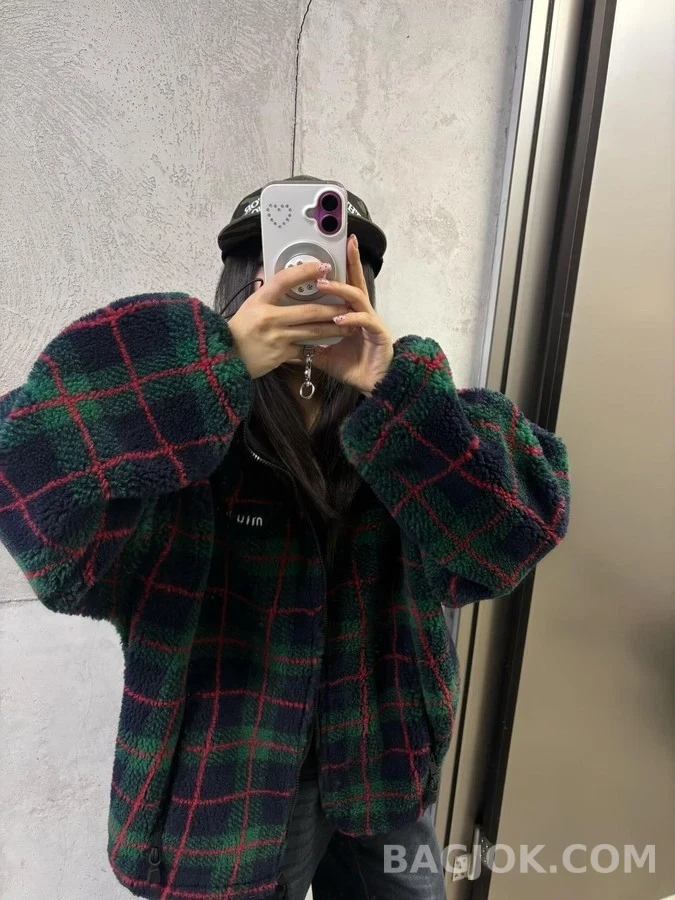 미우미우 미우미우 체크 테디 플리스 자켓 상세 이미지