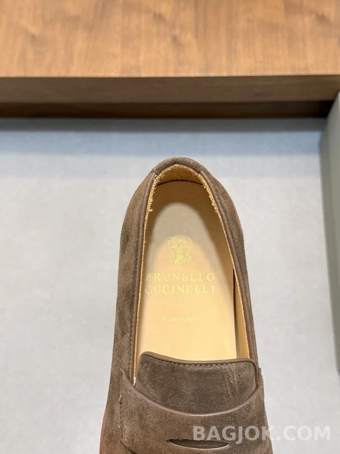  브루넬로 쿠치넬리 스웨이드 페니 로퍼 상세 이미지