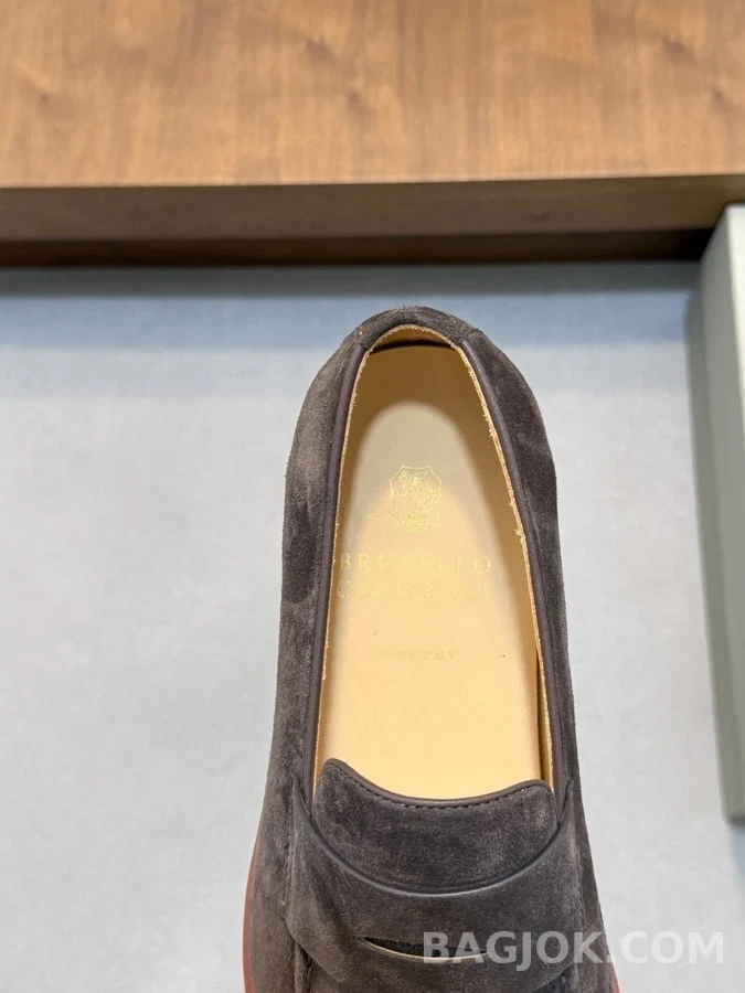  브루넬로 쿠치넬리 스웨이드 페니 로퍼 상세 이미지