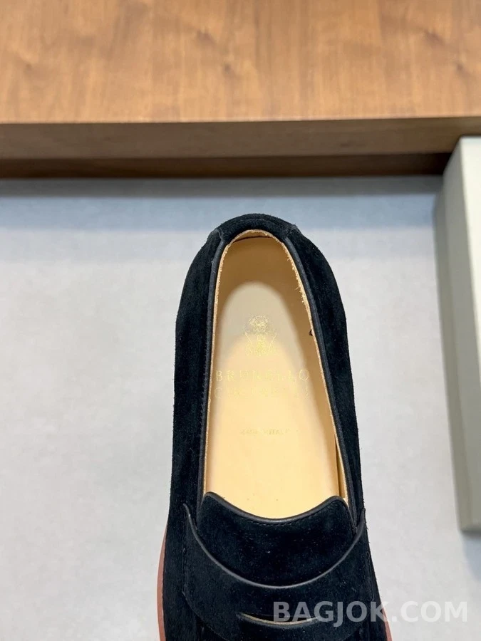  브루넬로 쿠치넬리 스웨이드 페니 로퍼 상세 이미지