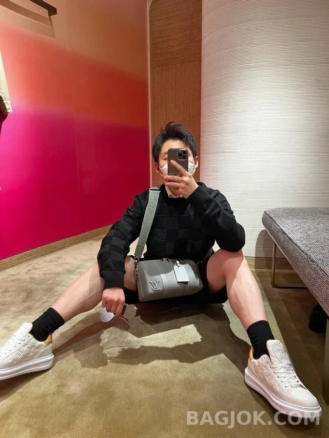 루이비통 루이비통 모노그램 엠보싱 베벌리힐스 스니커즈 상세 이미지