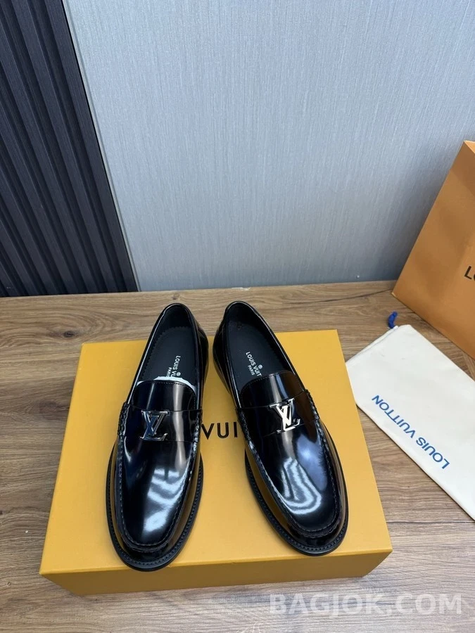 루이비통 루이비통 로고 페이턴트 로퍼 상세 이미지