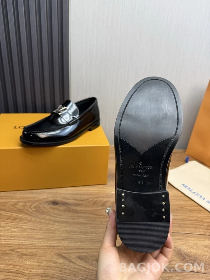 루이비통 루이비통 로고 페이턴트 로퍼 상세 이미지