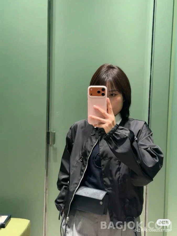프라다 프라다 삼각 로고 나일론 자켓 상세 이미지