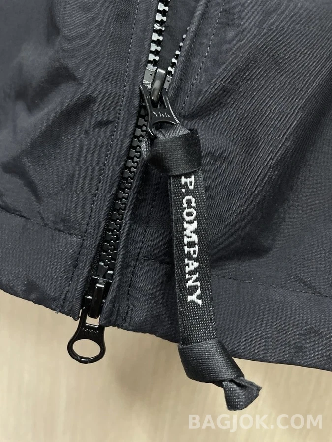  씨피 컴퍼니 렌즈 디테일 후드 집업 상세 이미지