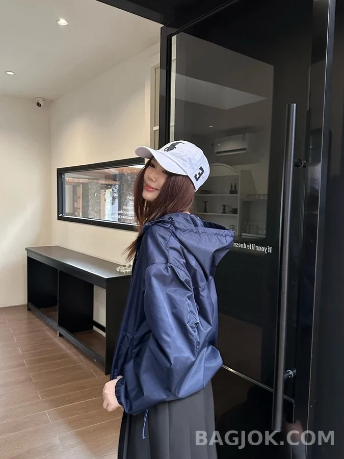 프라다 프라다 삼각 로고 후드 집업 상세 이미지
