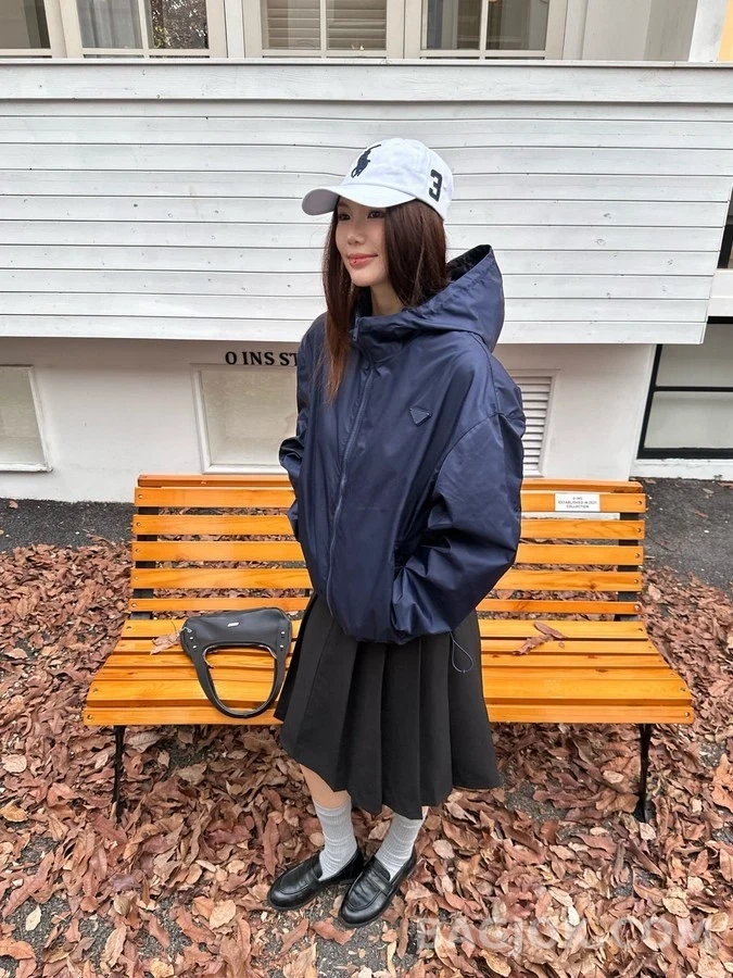 프라다 프라다 삼각 로고 후드 집업 상세 이미지