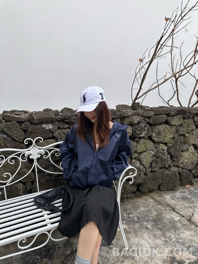 프라다 프라다 삼각 로고 후드 집업 상세 이미지