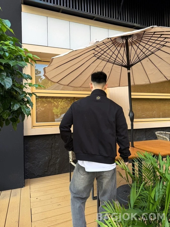 루이비통 루이비통 비즈 로고 집업 자켓 상세 이미지