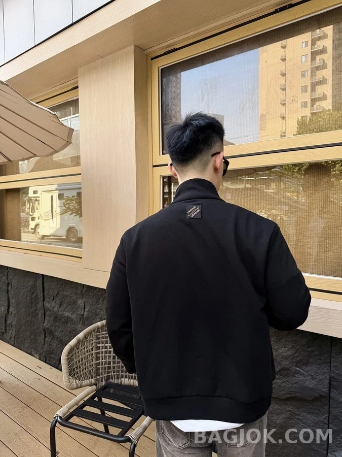 루이비통 루이비통 비즈 로고 집업 자켓 상세 이미지
