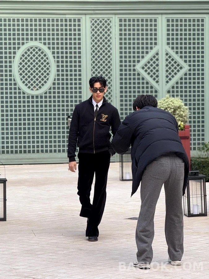 루이비통 루이비통 비즈 로고 집업 자켓 상세 이미지