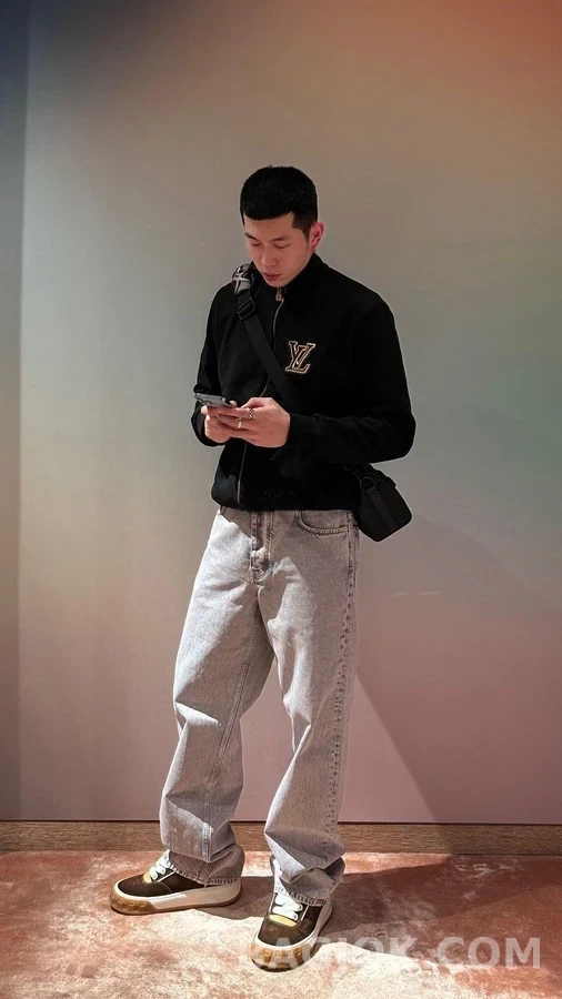 루이비통 루이비통 비즈 로고 집업 자켓 상세 이미지