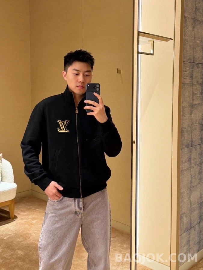루이비통 루이비통 비즈 로고 집업 자켓 상세 이미지