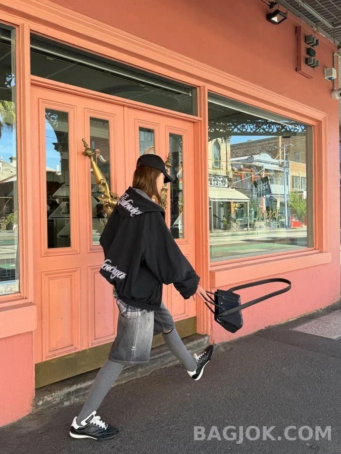 발렌시아가 발렌시아가 커시브 로고 리버서블 자켓 상세 이미지