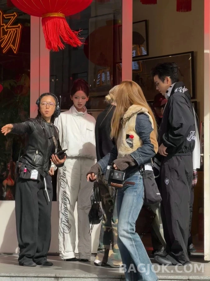 발렌시아가 발렌시아가 커시브 로고 리버서블 자켓 상세 이미지