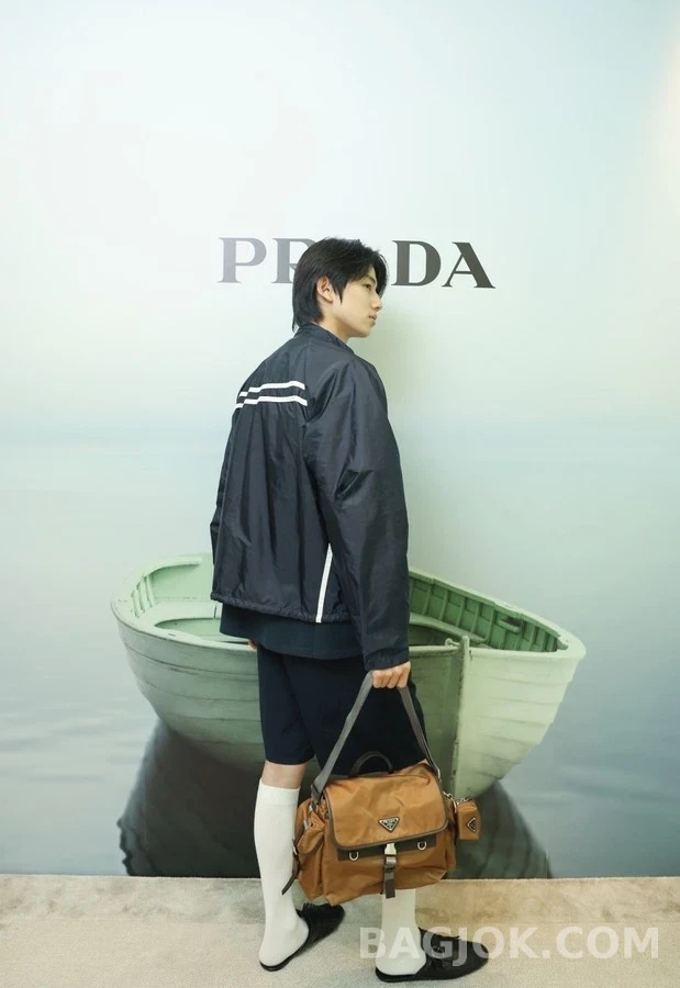 프라다 프라다 레터링 스트라이프 나일론 후드 자켓 상세 이미지