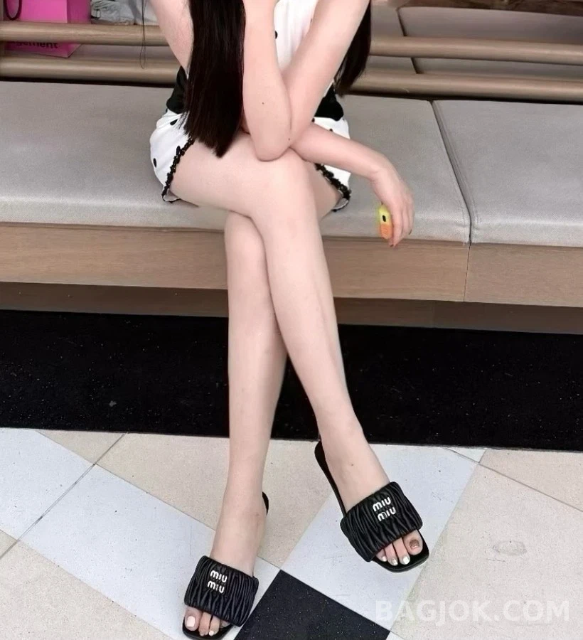 미우미우 미우미우 퀼팅 로고 슬라이드 샌들 상세 이미지