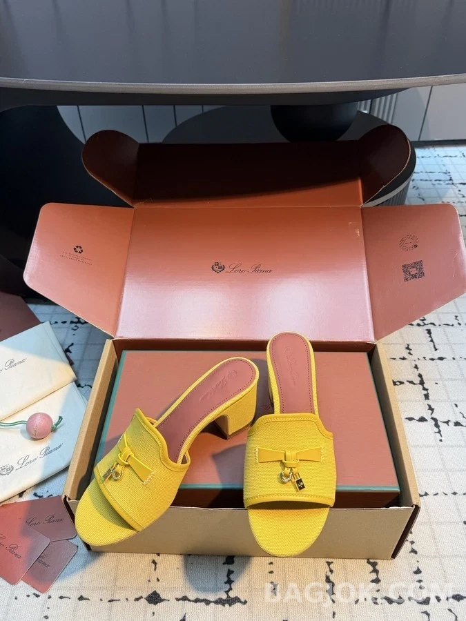  로로피아나 우븐 메탈 장식 블록힐 뮬 상세 이미지