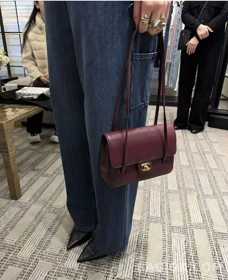 샤넬 샤넬 빈티지 캐비어 버티컬 스트랩 플랩 숄더백 상세 이미지