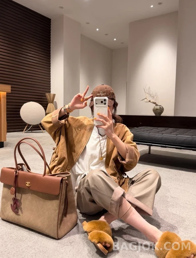 샤넬 샤넬 퀼팅 스웨이드 투톤 토트백 상세 이미지