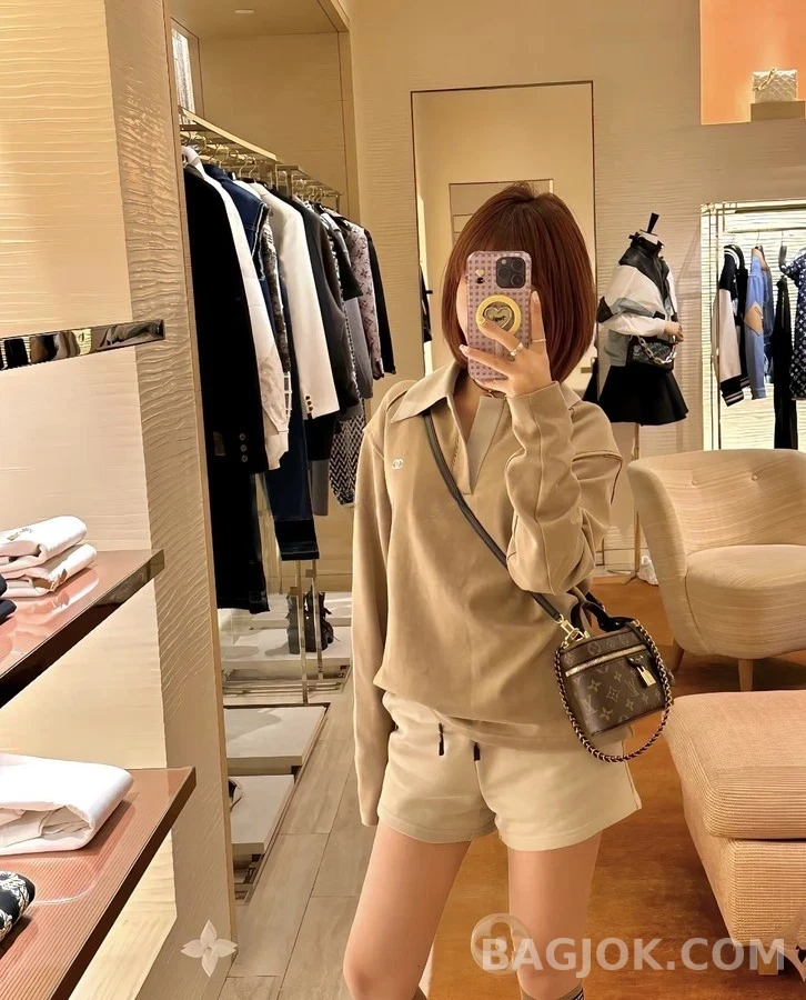 루이비통 루이비통 베니티 체인 모노그램 리버스 파우치 상세 이미지