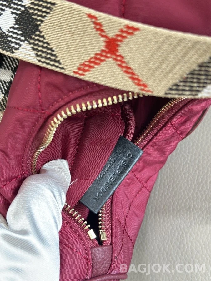 버버리 버버리 퀼팅 체크 크레센트 미니 숄더백 상세 이미지