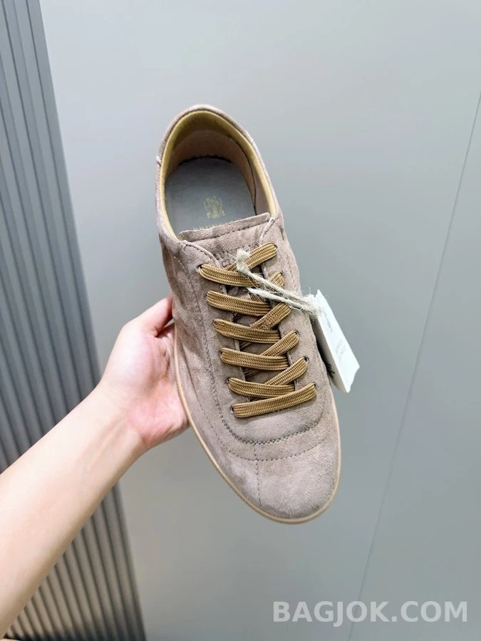  브루넬로 쿠치넬리 스웨이드 스니커즈 상세 이미지