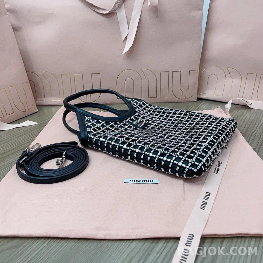 미우미우 미우미우 새틴 크리스털 장식 토트백 상세 이미지