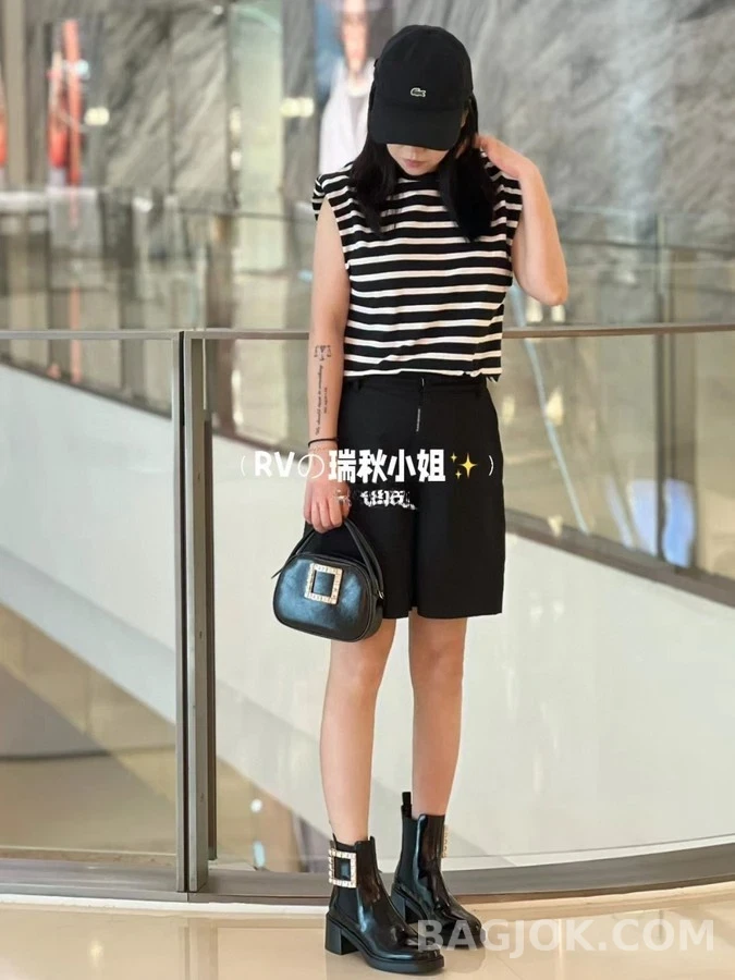 로저비비에 페이턴트 크리스탈 버클 첼시 부츠 상세 이미지