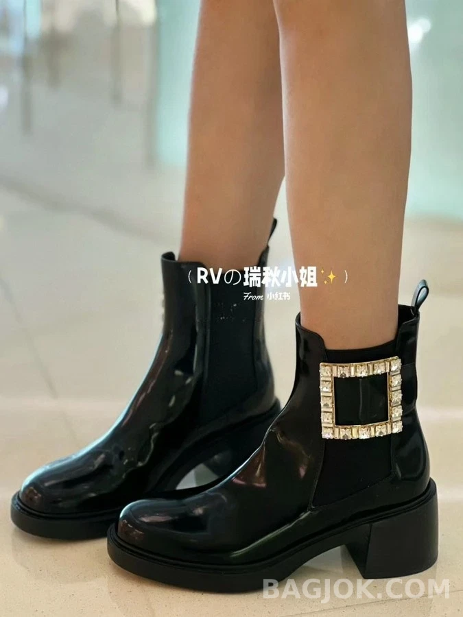  로저비비에 페이턴트 크리스탈 버클 첼시 부츠 상세 이미지