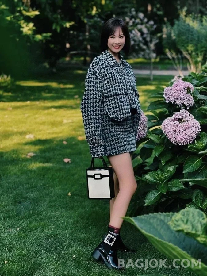  로저비비에 페이턴트 크리스탈 버클 첼시 부츠 상세 이미지